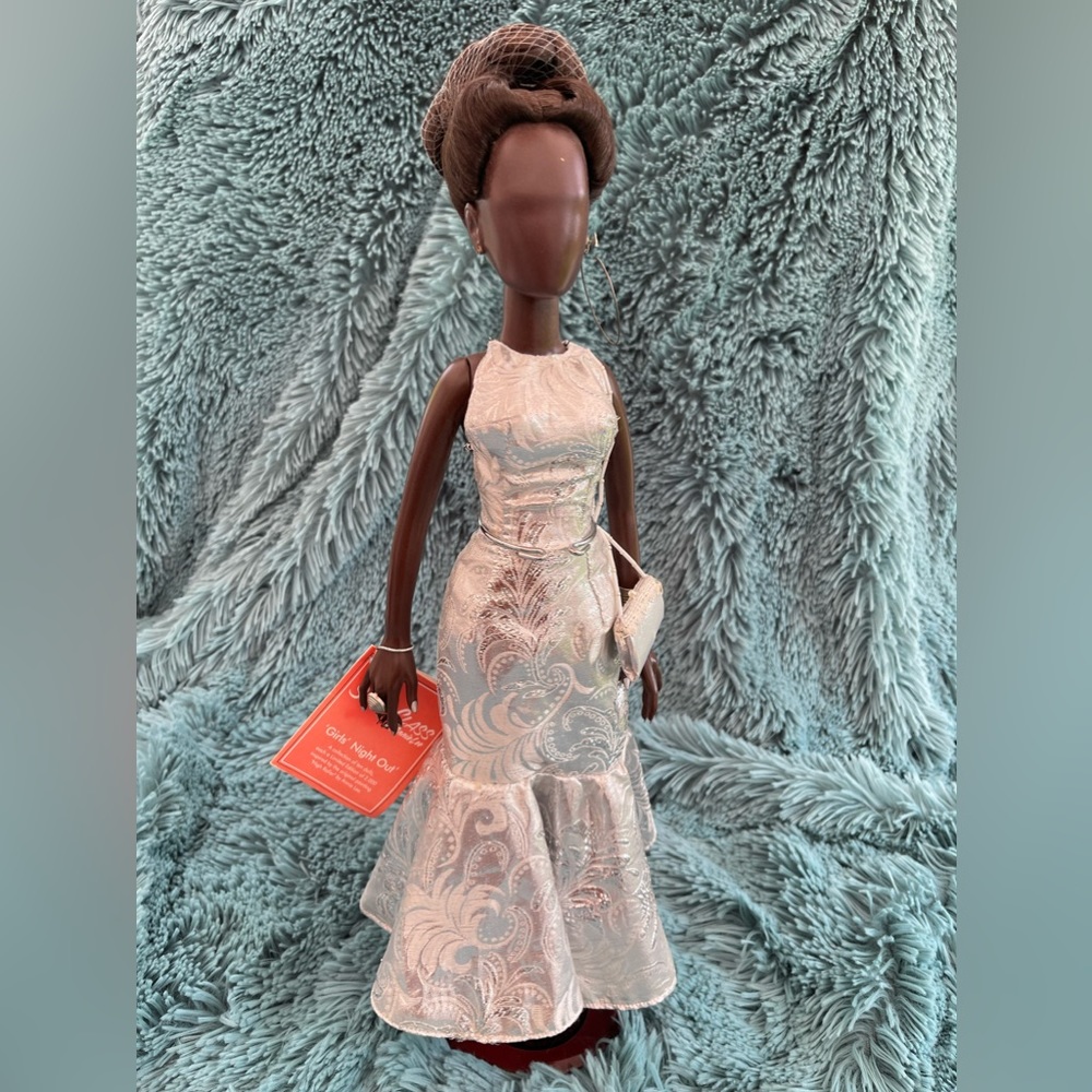 ANNIE LEE Sass n Class “Sultry in Silver” 17.5” Doll limited ed